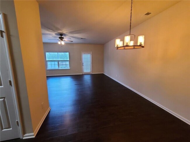 Building Photo - 5579 Lindeman Ln