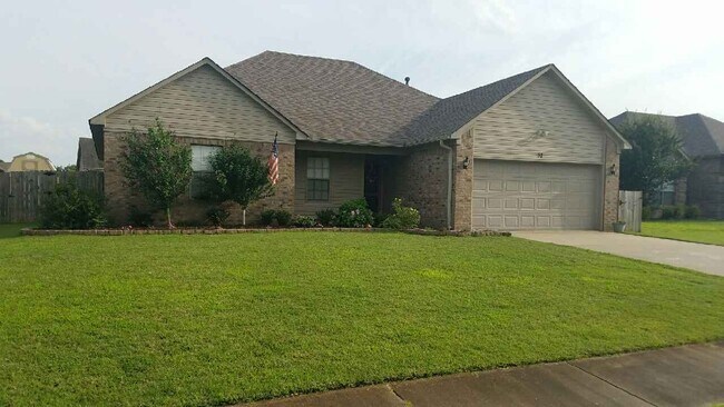 Building Photo - Contact Peggy 501 676 1758 Pets ok with approval