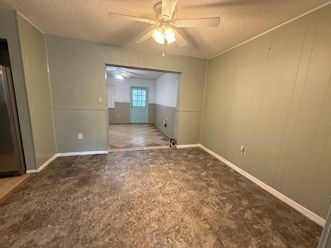 Building Photo - 6733 Fern Cir