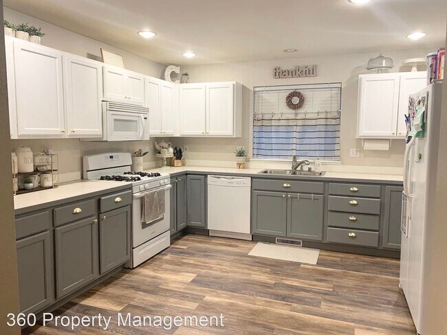 Building Photo - 4 br, 2.5 bath House - 653 SW 1st Ave