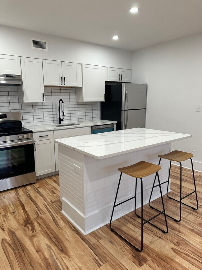 10 Wampanoag Trl Unit 2, Riverside, RI 02915 Apartments in Riverside