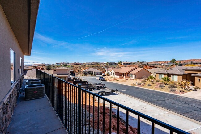 Foto del edificio - Townhome available in Millcreek Springs with a community pool!