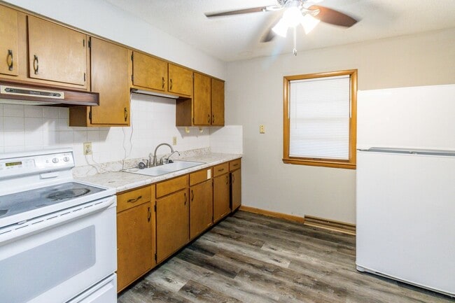 Building Photo - 3605 S Rock Quarry Rd