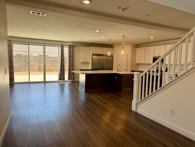 Building Photo - Spacious Next-Gen Lennar Home for Rent in the Clovis Unified School District