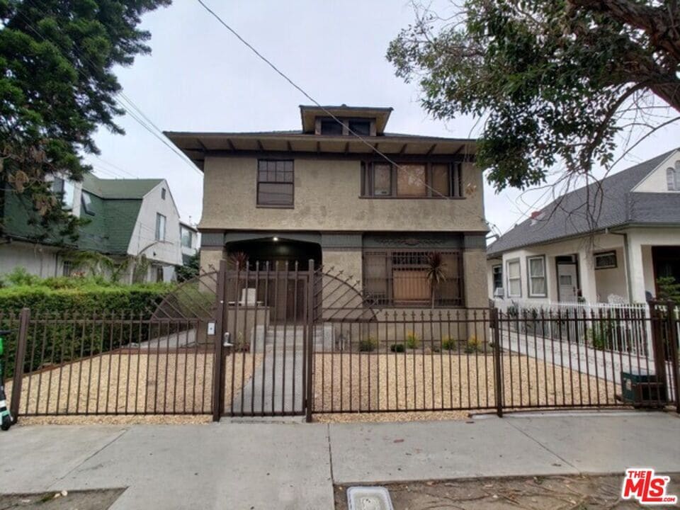 Primary Photo - 2108 Oak St