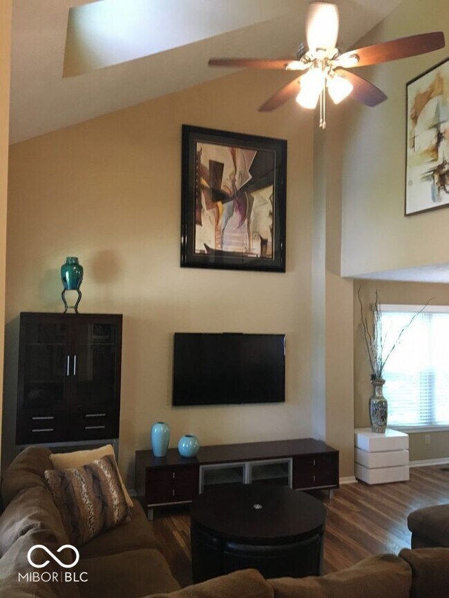 Foto del edificio - 7569 Cherryhill Dr