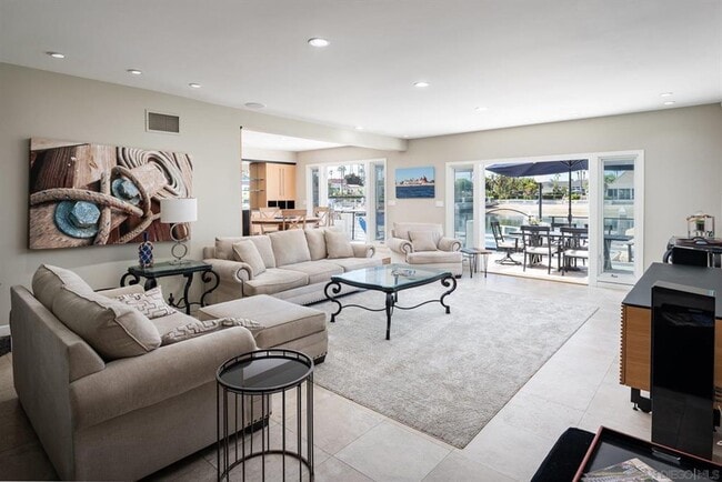 Foto del edificio - Custom Home with Boat Dock