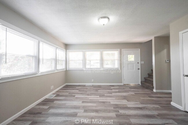 Building Photo - 6276 Eastgate Ave