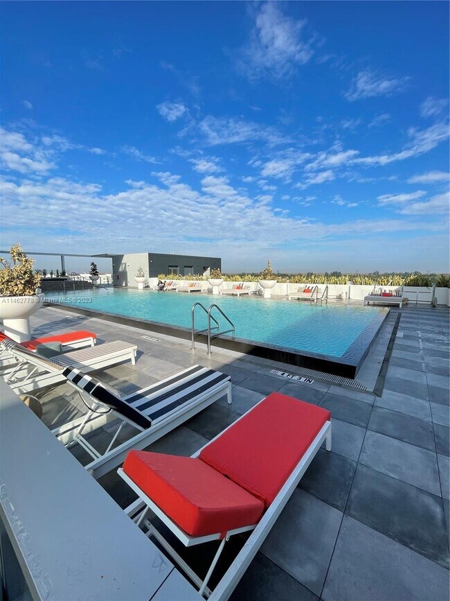 Foto del edificio - 2000 Metropica Wy