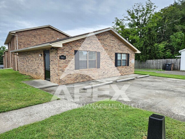 Foto del edificio - Cute 2 Bd - 1 Ba Single Family Brick Home ...
