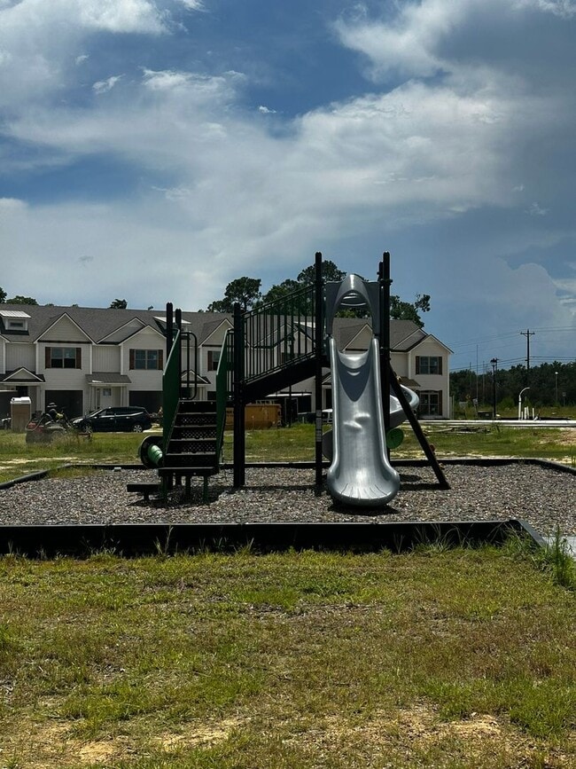 Building Photo - Lacy Ridge