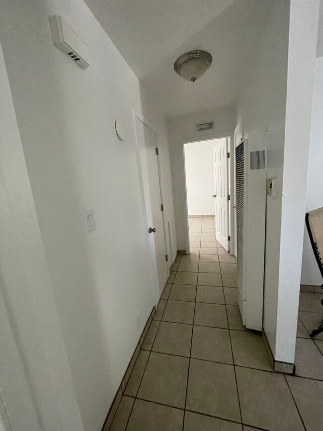 Building Photo - 711 Avenida Cesar Chavez SE