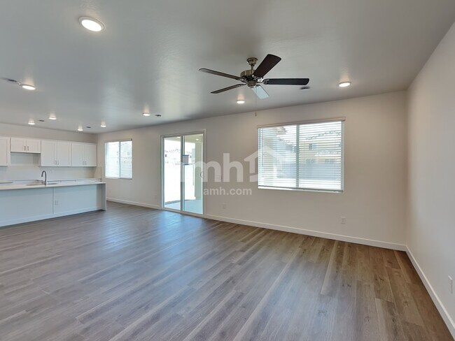 Building Photo - 9725 W Luxton Ln