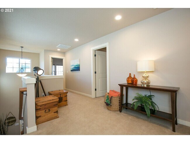 Building Photo - Impeccable Home on Quiet Cul de Sac