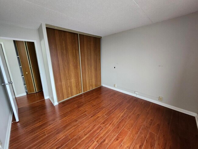 Building Photo - 411 Ellerdale St