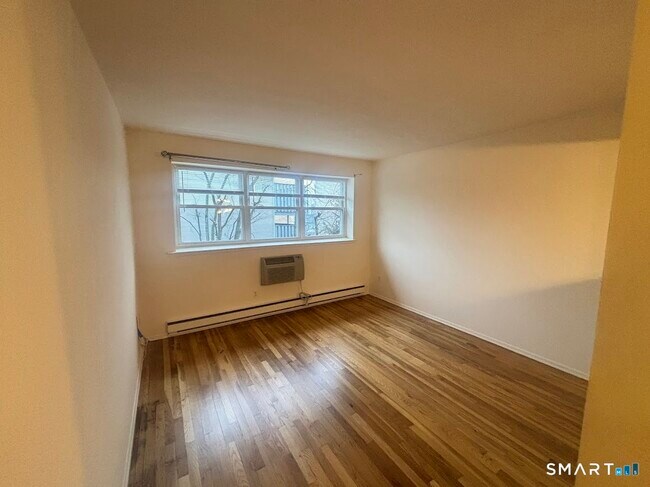 Foto del edificio - 637 Cove Rd