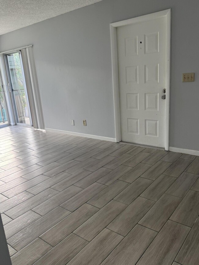 Foto del edificio - 1850 Fairview Villas Dr