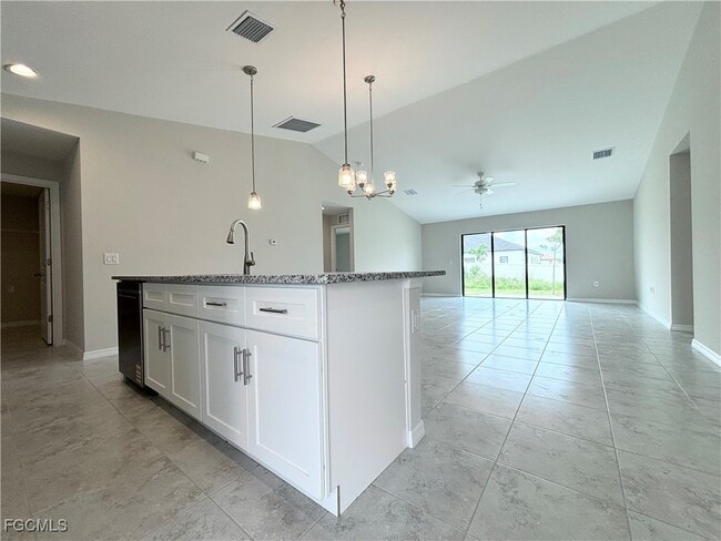 Foto del edificio - 2223 NW 8th Pl