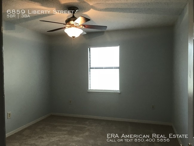 Building Photo - 5 bedroom/mother in law suite