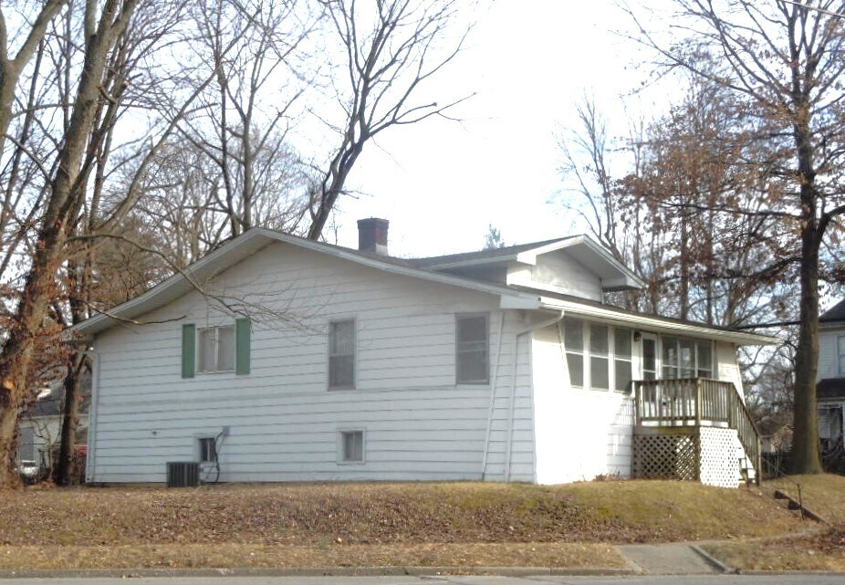 212 N Aurora St, Collinsville, IL 62234 House Rental in Collinsville