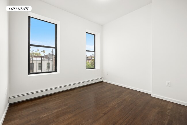 Building Photo - 982 Putnam Ave