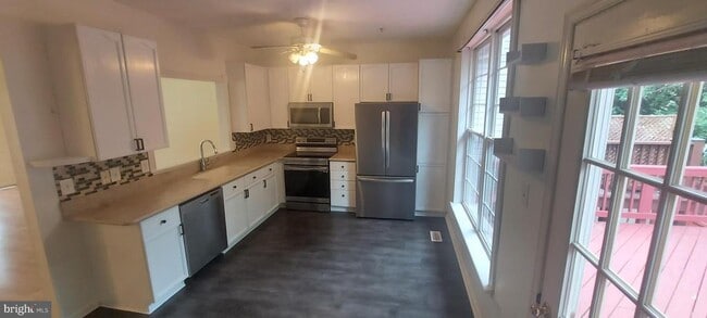 Building Photo - 7140 Ladd Cir