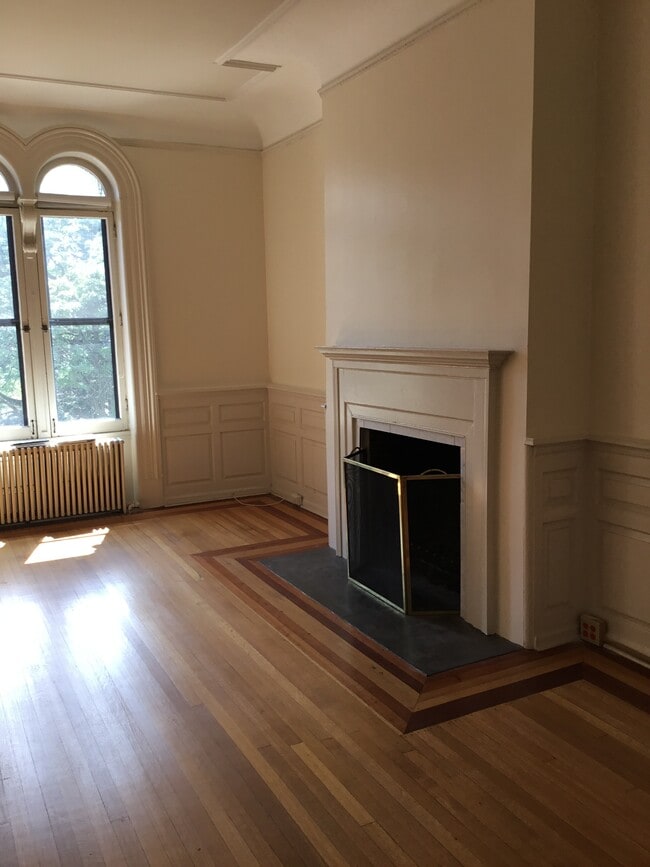 Building Photo - 385 State St