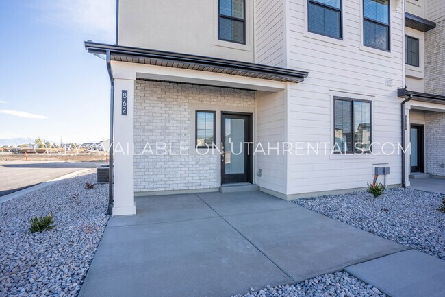 Building Photo - 862 W 540 S