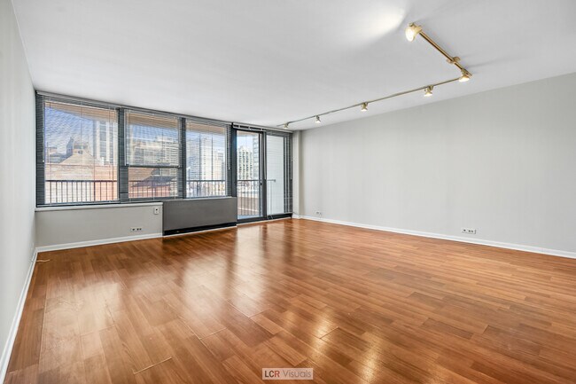 Building Photo - 1560 N Sandburg Ter