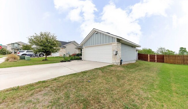 Building Photo - 305 Schuylerville Dr