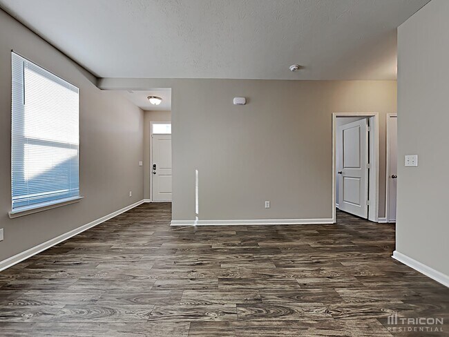 Foto del edificio - 6315 Pinebark Pl