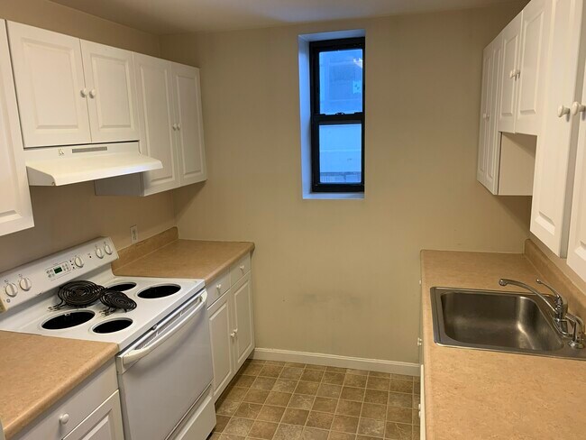 Building Photo - 636 Beacon St