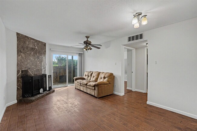 Foto del edificio - 18800 Egret Bay Blvd