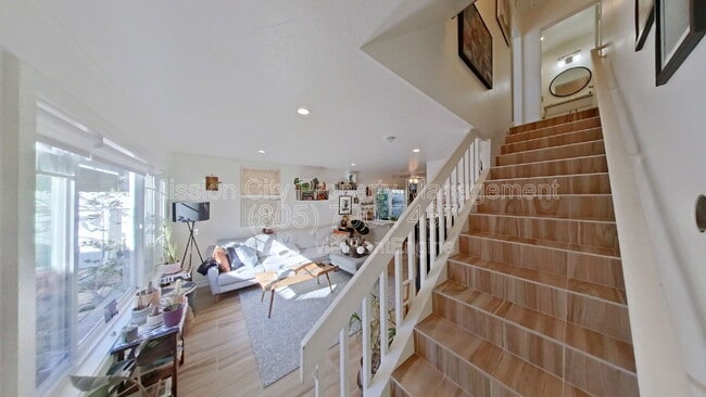 Building Photo - 628 Mulberry Ave