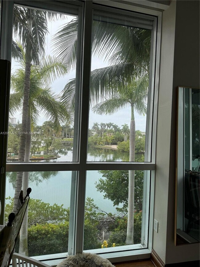 Building Photo - 16500 Collins Ave