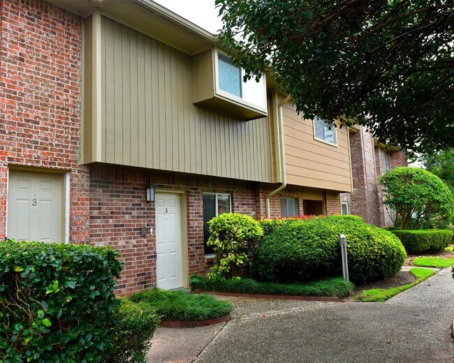 Foto del edificio - 2507 Bering Dr