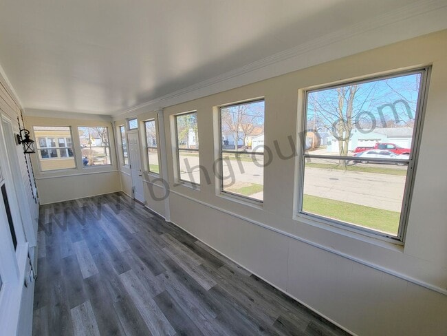 Building Photo - Newly Updated