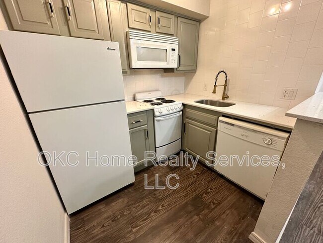 Foto del edificio - 11560 N. May Ave