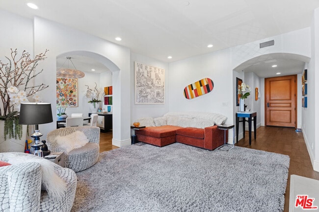 Building Photo - 137 S Spalding Dr