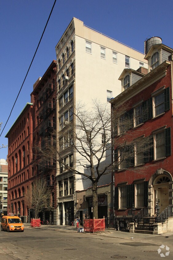 Foto principal - 25 E 4th St
