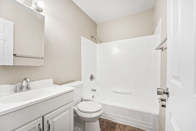 Foto del edificio - 6143 McGuire St