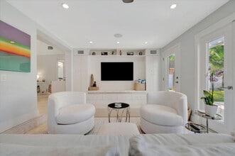 Building Photo - 3002 Pass a Grille Way