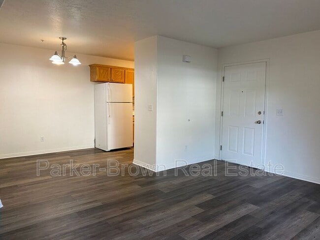 Building Photo - 1420 Westbury Way