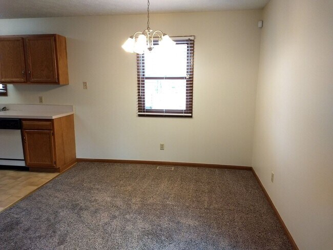 Building Photo - 3 br, 2 bath House - 3106 Deming St.