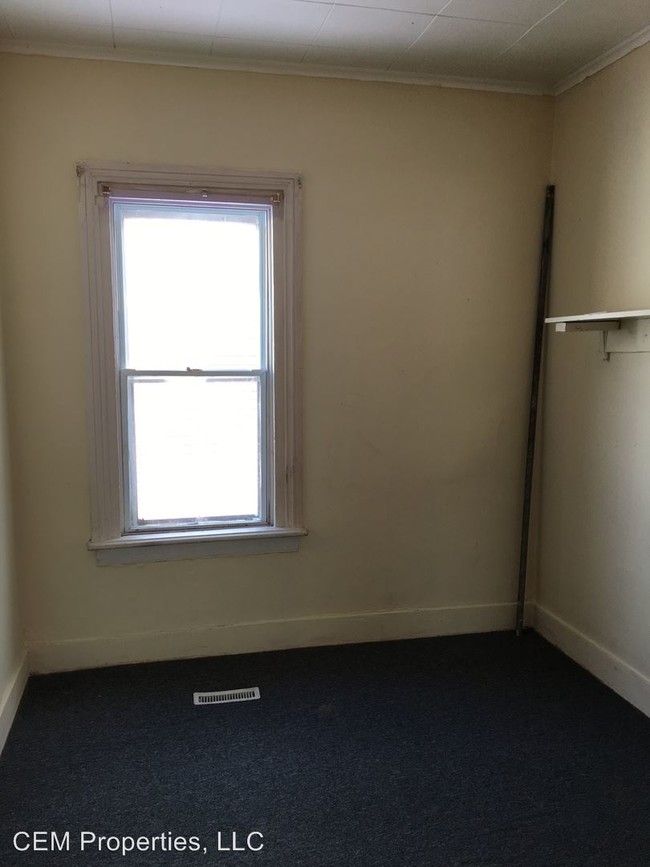Building Photo - 52 Maria St
