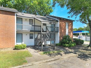 Building Photo - Greenbriar Apartments