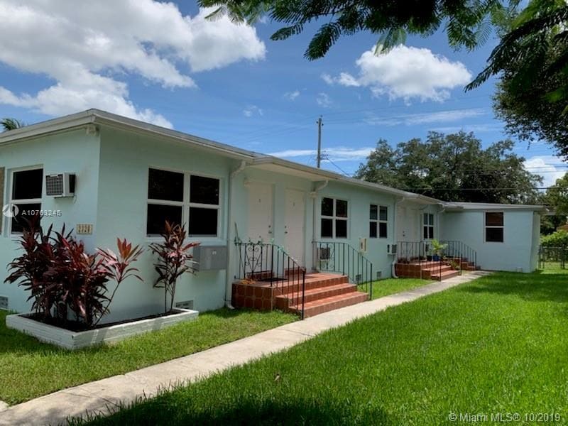 Primary Photo - 2320 SW 26th Ln