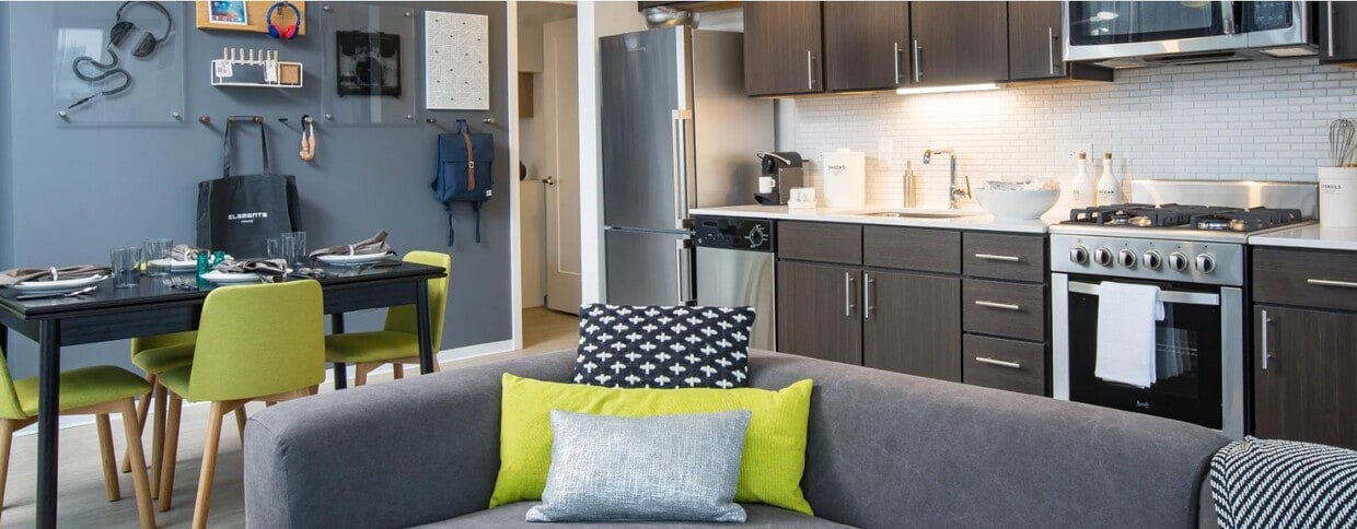 Photo - 167 W Superior St (Chicago, IL)