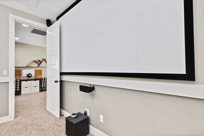 Building Photo - 5847 Pinery Cyn Ave N