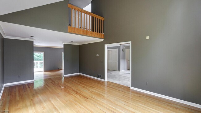 Foto del edificio - 17 Adams Rd